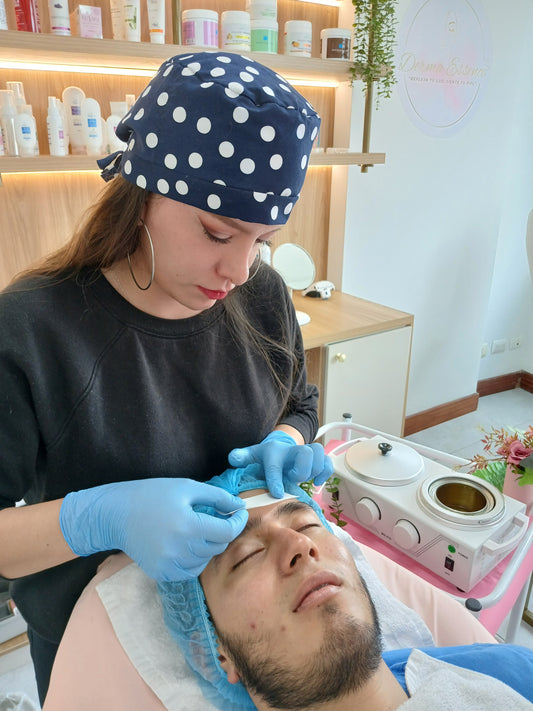 Tratamiento corporal para eliminar el vello con cera en cejas