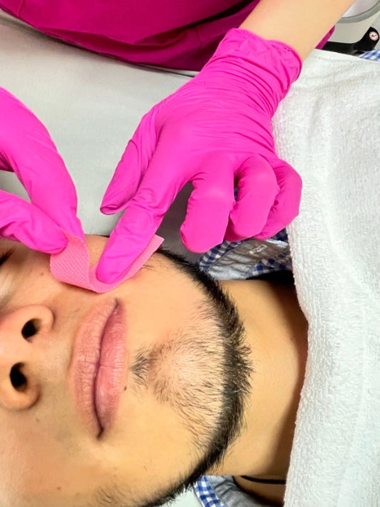 Tratamiento facial - Depilación con cera en Bigote.